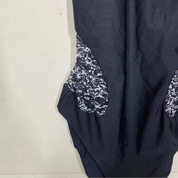 Lululemon Go With The Flow One Piece Swimsuit UPF 50+ - Picture 7 of 11